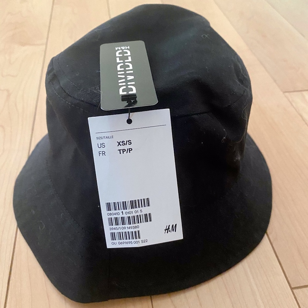 NWT H&M Black Bucket Hat